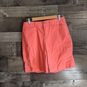 Kim Rogers coral Bermudas 8